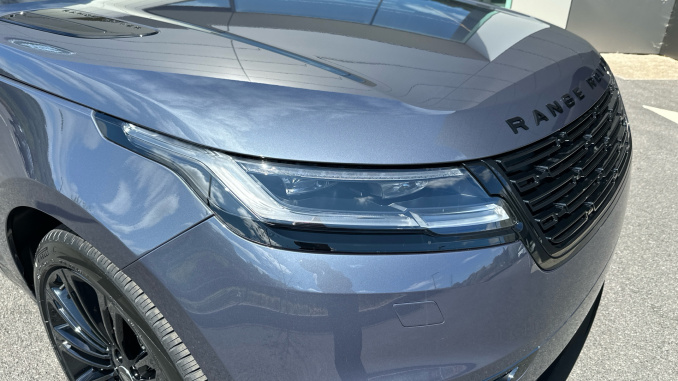 Land Rover Range Rover Velar 3.0 D300 MHEV Belgravia Edition 5dr Auto Diesel Estate - Image 17